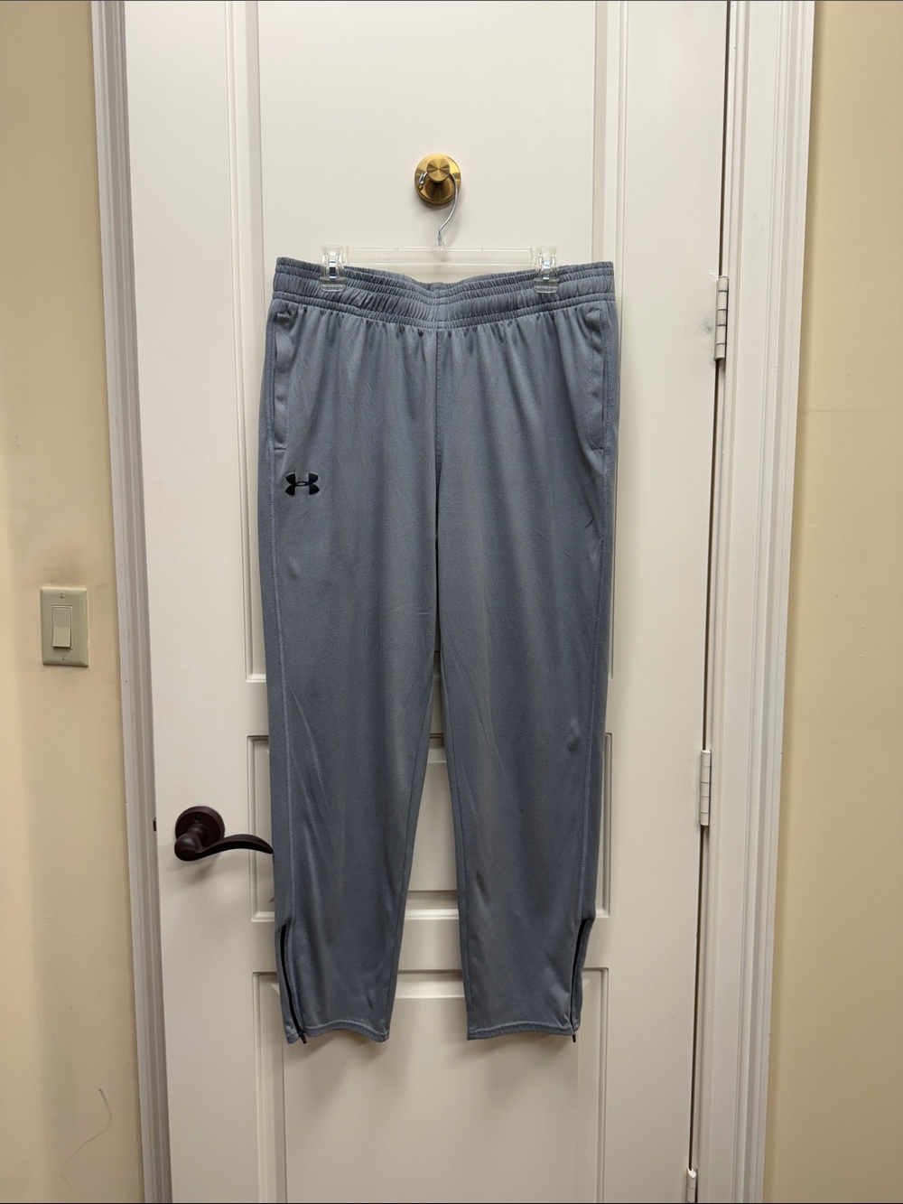 Under Armour Men's Light Gray Athletic Joggers